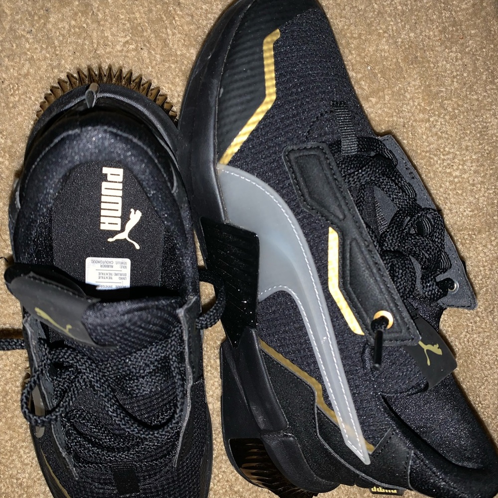 Unisex puma sneakers size 7.5